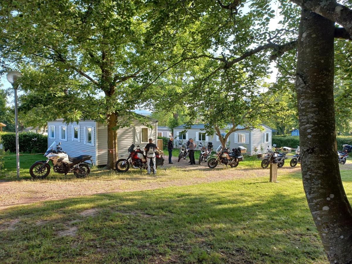 Camping Les Feuilles Chauffailles 外观 照片