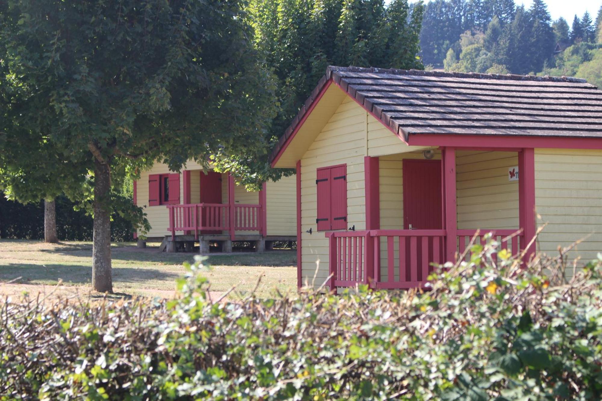 Camping Les Feuilles Chauffailles 外观 照片