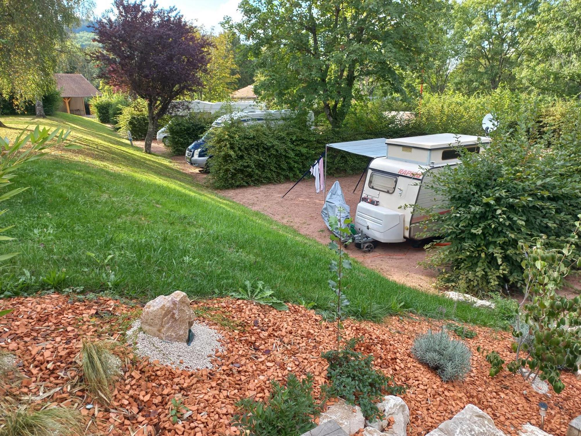 Camping Les Feuilles Chauffailles 外观 照片