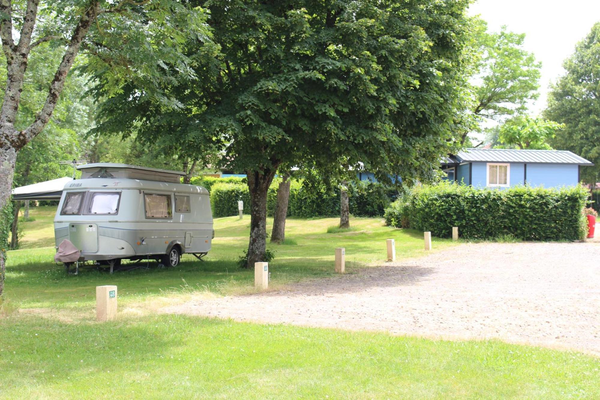 Camping Les Feuilles Chauffailles 外观 照片